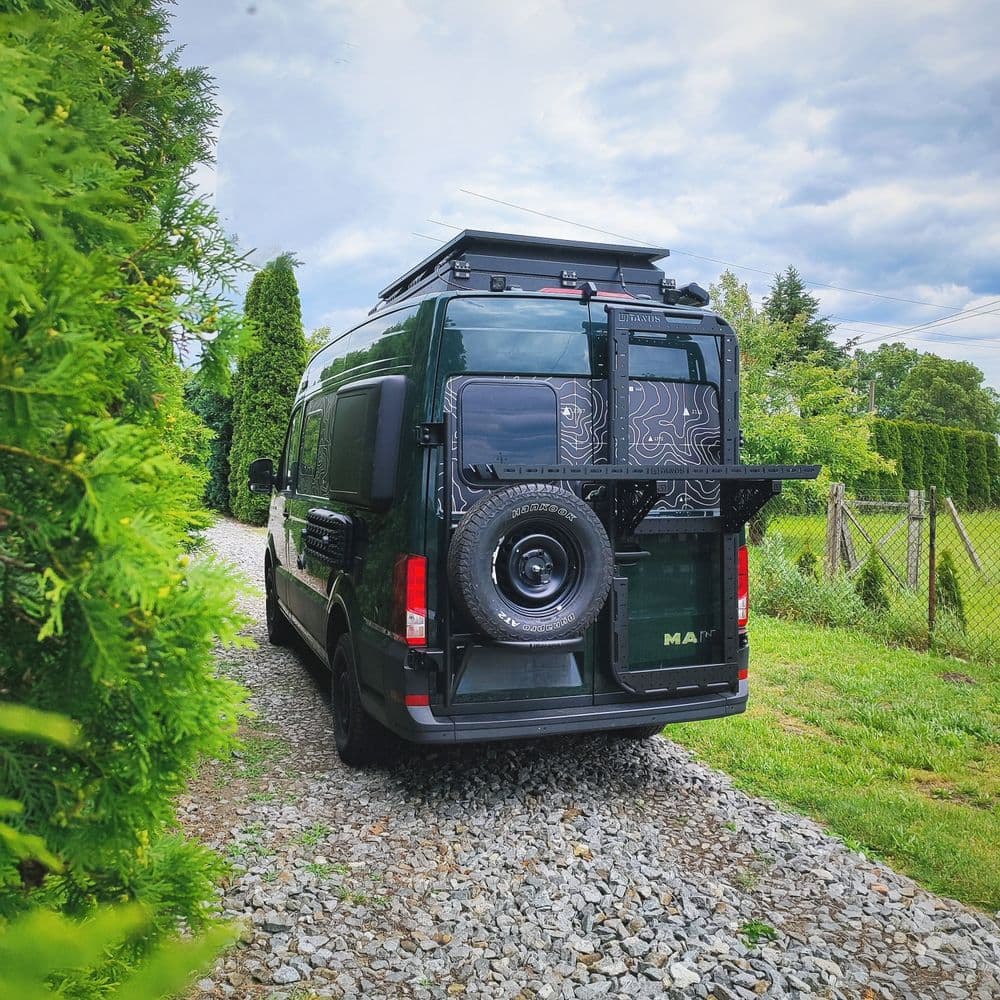 Aluminiowy stelaż wielofunkcyjny do pojazdów MAN TGE, Volkswagen Crafter 2 oraz Volkswagen Grand California thumbnail 4